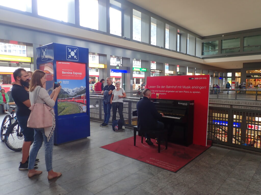 Swiss, Chur/スイス/クール駅のストリートピアノ